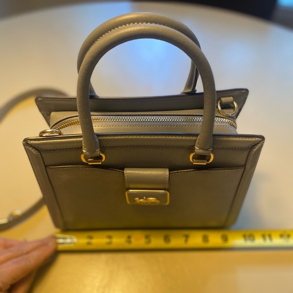 Coach Grace Pebble Carryall in Granite/Gold
Carriage Logo Gorgeous EUC - Picture 15 of 16